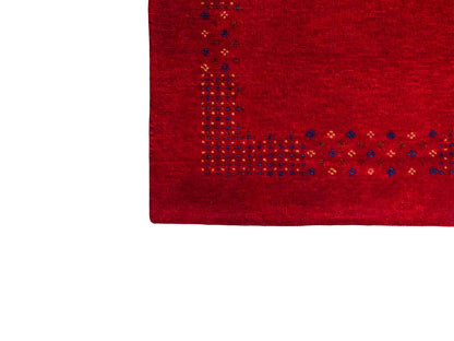 Handgeknüpfter Indo Loribaft Orientteppich von Khademi aus Wolle, rot. Geometrisches Nomaden-Design. Von Hand geknüpft in Indien. Größe: 93x62cm. Teppichnummer: KB4-1721. Verkauf durch Jupiter Intl.