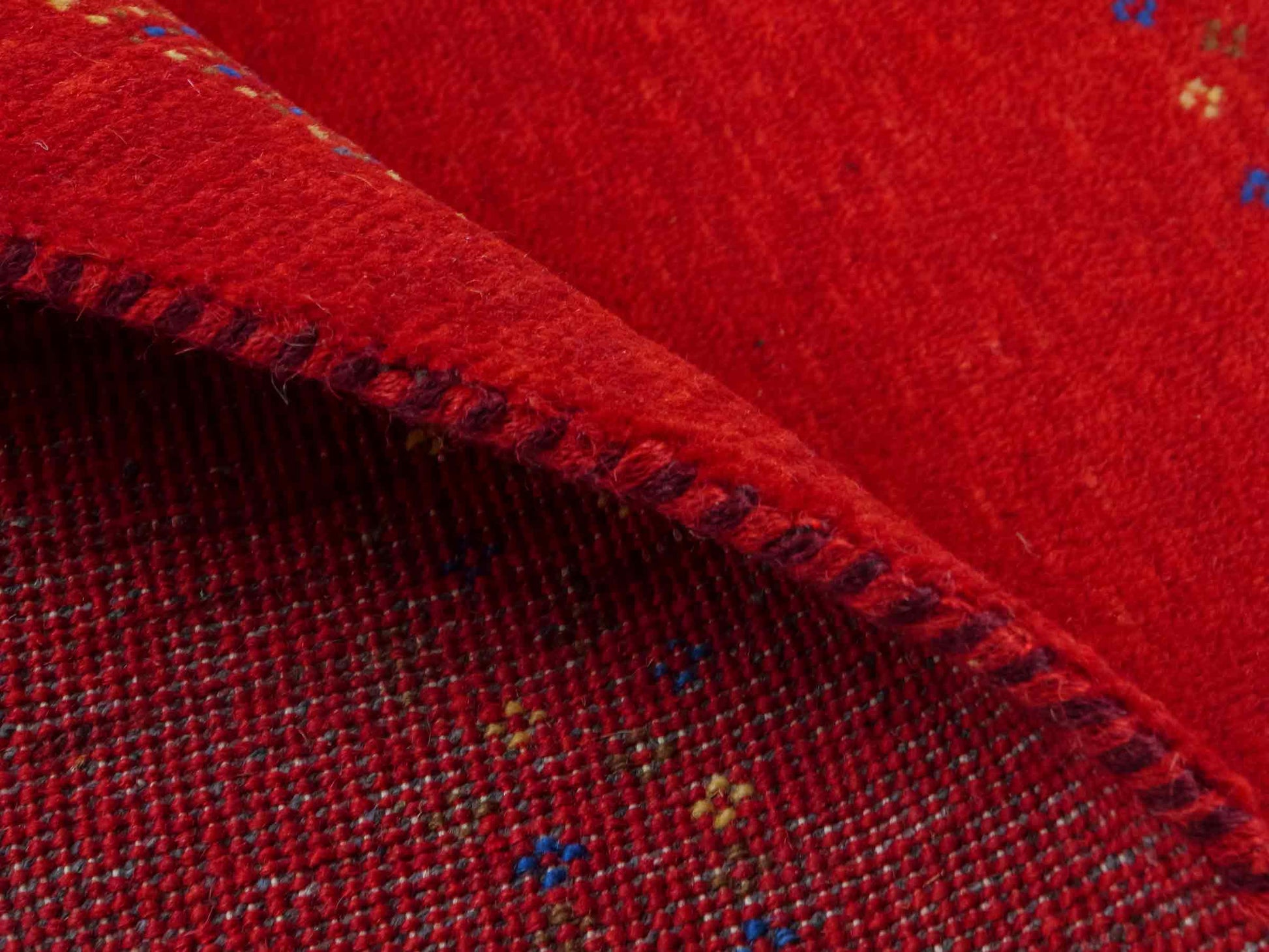 Handgeknüpfter Indo Loribaft Orientteppich von Khademi aus Wolle, rot. Geometrisches Nomaden-Design. Von Hand geknüpft in Indien. Größe: 93x62cm. Teppichnummer: KB4-1721. Verkauf durch Jupiter Intl.