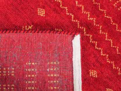 Handgeknüpfter Indo Loribaft Orientteppich von Khademi aus Wolle, rot. Geometrisches Nomaden-Design. Von Hand geknüpft in Indien. Größe: 93x62cm. Teppichnummer: KB4-1763. Verkauf durch Jupiter Intl.