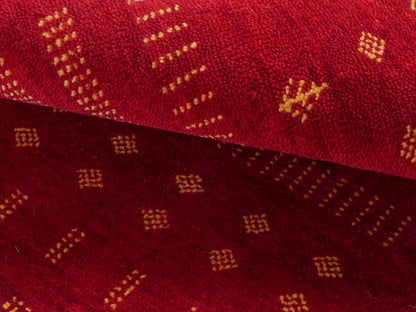 Handgeknüpfter Indo Loribaft Orientteppich von Khademi aus Wolle, rot. Geometrisches Nomaden-Design. Von Hand geknüpft in Indien. Größe: 93x62cm. Teppichnummer: KB4-1763. Verkauf durch Jupiter Intl.