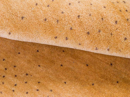 Handgeknüpfter Indo Loribaft Orientteppich von Khademi aus Wolle, gold. Geometrisches Nomaden-Design. Von Hand geknüpft in Indien. Größe: 93x63cm. Teppichnummer: KB4-1736. Verkauf durch Jupiter Intl.