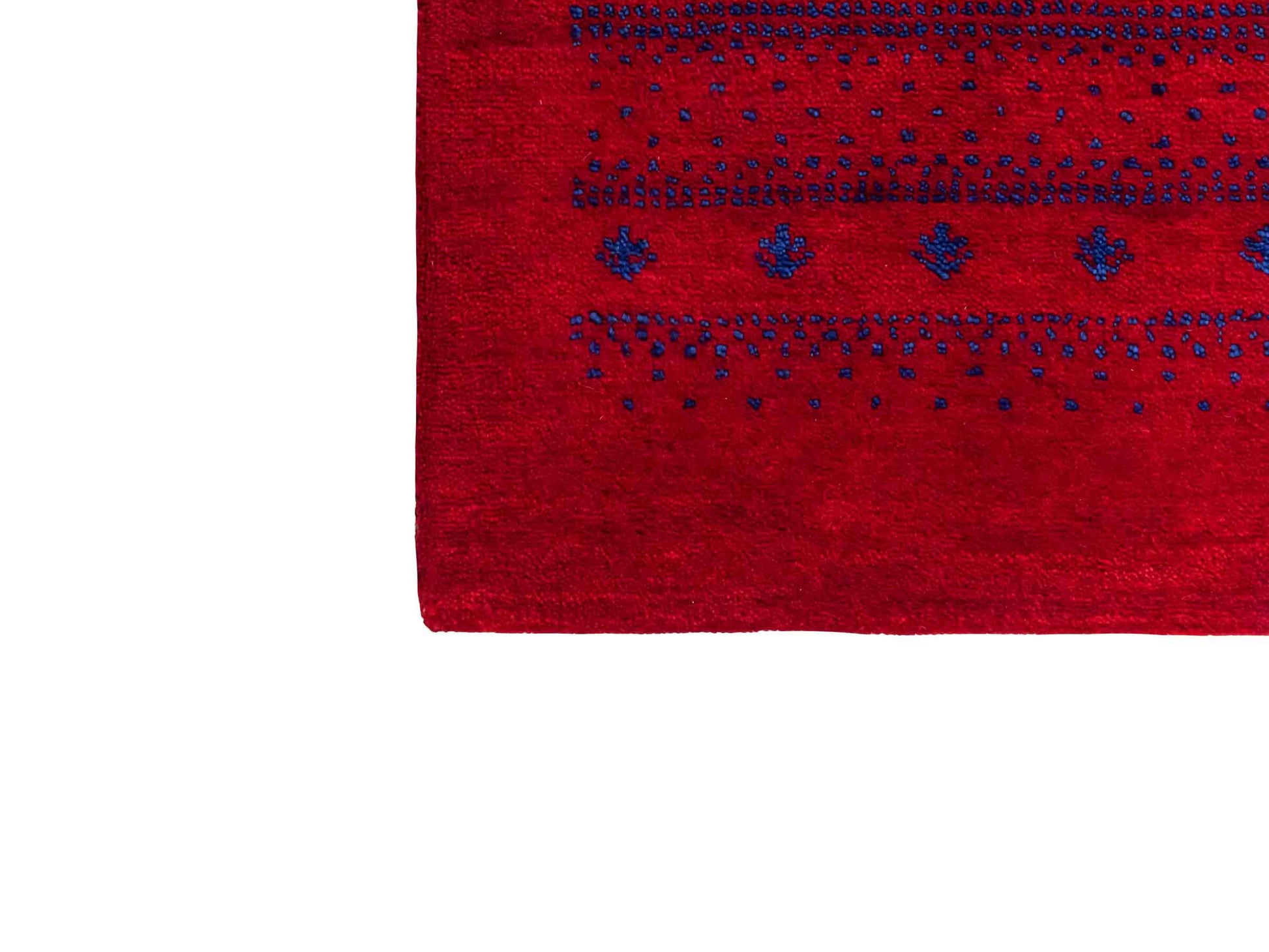 Handgeknüpfter Indo Loribaft Orientteppich von Khademi aus Wolle, rot. Geometrisches Nomaden-Design. Von Hand geknüpft in Indien. Größe: 93x63cm. Teppichnummer: KB4-1715. Verkauf durch Jupiter Intl.