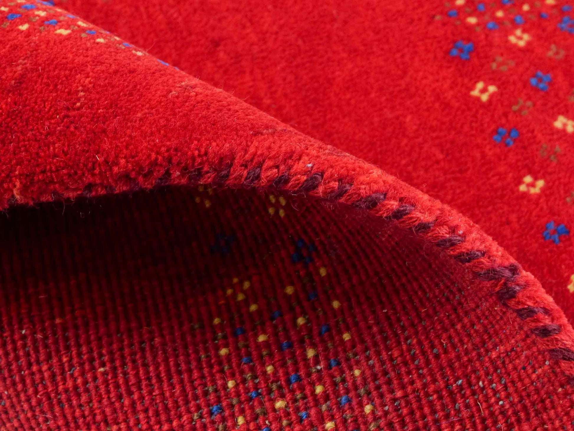 Handgeknüpfter Indo Loribaft Orientteppich von Khademi aus Wolle, rot. Geometrisches Nomaden-Design. Von Hand geknüpft in Indien. Größe: 93x63cm. Teppichnummer: KB4-1733. Verkauf durch Jupiter Intl.