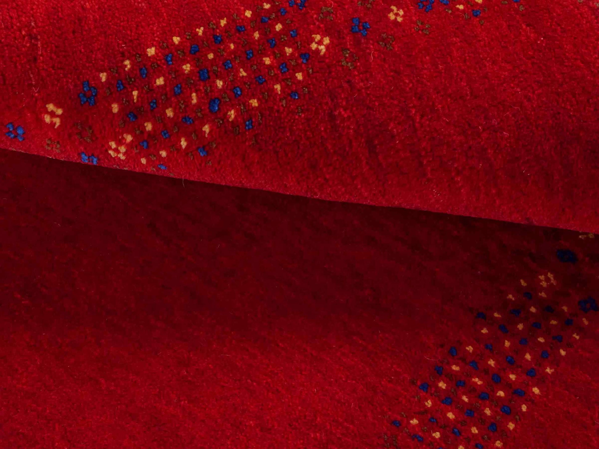 Handgeknüpfter Indo Loribaft Orientteppich von Khademi aus Wolle, rot. Geometrisches Nomaden-Design. Von Hand geknüpft in Indien. Größe: 93x63cm. Teppichnummer: KB4-1733. Verkauf durch Jupiter Intl.