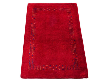 Handgeknüpfter Indo Loribaft Orientteppich von Khademi aus Wolle, rot. Geometrisches Nomaden-Design. Von Hand geknüpft in Indien. Größe: 93x63cm. Teppichnummer: KB4-1767. Verkauf durch Jupiter Intl.
