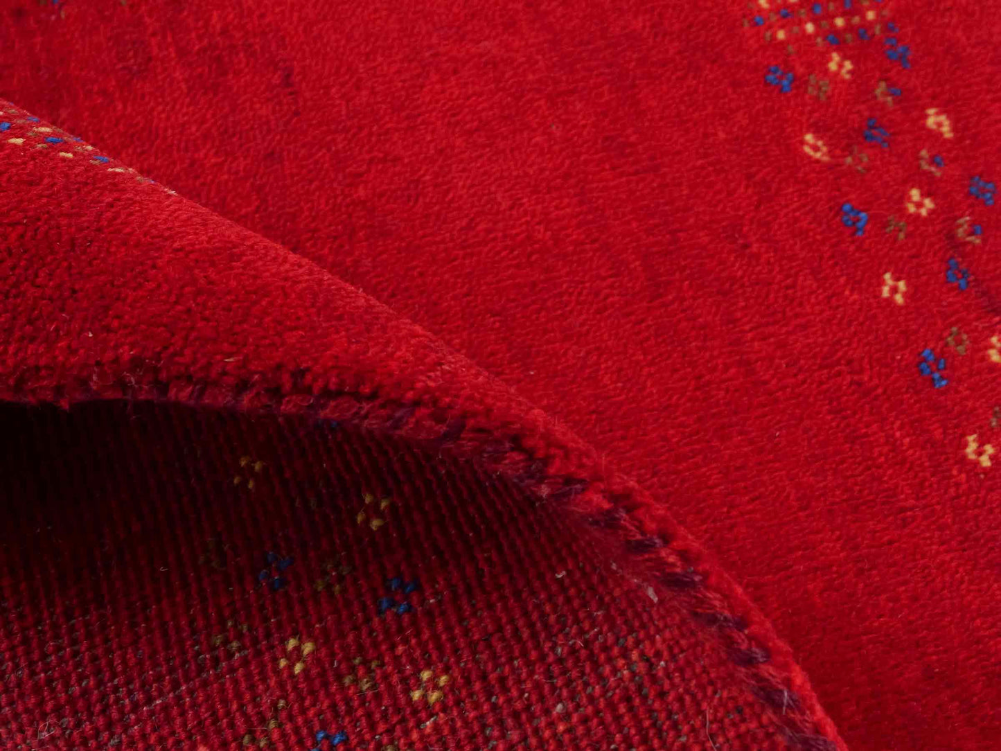 Handgeknüpfter Indo Loribaft Orientteppich von Khademi aus Wolle, rot. Geometrisches Nomaden-Design. Von Hand geknüpft in Indien. Größe: 93x63cm. Teppichnummer: KB4-1767. Verkauf durch Jupiter Intl.