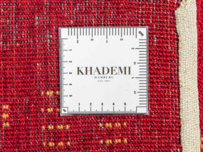 Handgeknüpfter Indo Loribaft Orientteppich von Khademi aus Wolle, rot. Geometrisches Nomaden-Design. Von Hand geknüpft in Indien. Größe: 93x65cm. Teppichnummer: KB4-1723. Verkauf durch Jupiter Intl.