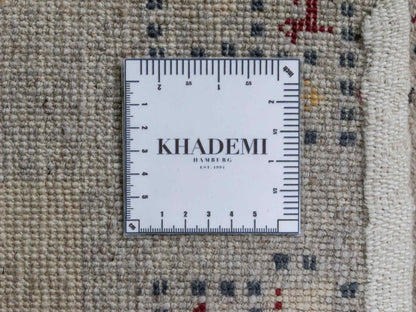 Handgeknüpfter Indo Loribaft Orientteppich von Khademi aus Wolle, cremeweiß, grau. Geometrisches Nomaden-Design. Von Hand geknüpft in Indien. Größe: 94x59cm. Teppichnummer: KB4-1739. Verkauf durch Jupiter Intl.