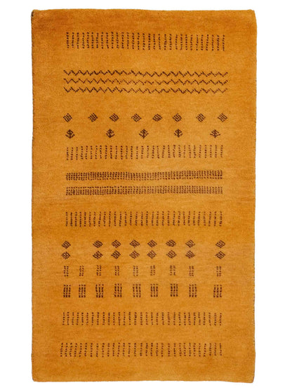 Handgeknüpfter Indo Loribaft Orientteppich von Khademi aus Wolle, gold. Geometrisches Nomaden-Design. Von Hand geknüpft in Indien. Größe: 94x60cm. Teppichnummer: KB4-1719. Verkauf durch Jupiter Intl.
