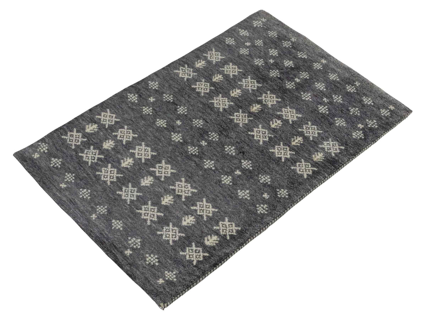 Handgeknüpfter Indo Loribaft Orientteppich von Khademi aus Wolle, grau. Geometrisches Nomaden-Design. Von Hand geknüpft in Indien. Größe: 94x60cm. Teppichnummer: KB4-1766 Verkauf durch Jupiter Intl.