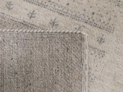 Handgeknüpfter Indo Loribaft Orientteppich von Khademi aus Wolle, cremeweiß. Geometrisches Nomaden-Design. Von Hand geknüpft in Indien. Größe: 94x61cm. Teppichnummer: KB4-1726. Verkauf durch Jupiter Intl.