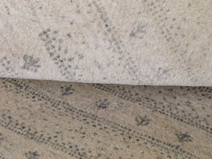 Handgeknüpfter Indo Loribaft Orientteppich von Khademi aus Wolle, cremeweiß. Geometrisches Nomaden-Design. Von Hand geknüpft in Indien. Größe: 94x61cm. Teppichnummer: KB4-1726. Verkauf durch Jupiter Intl.