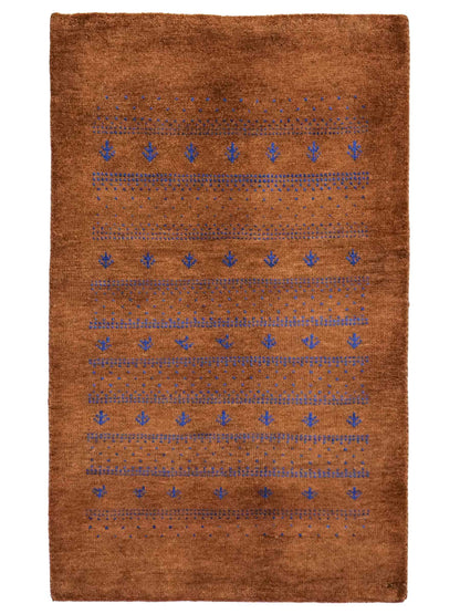 Handgeknüpfter Indo Loribaft Orientteppich von Khademi aus Wolle, braun. Geometrisches Nomaden-Design. Von Hand geknüpft in Indien. Größe: 94x63cm. Teppichnummer: KB4-1738. Verkauf durch Jupiter Intl.