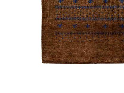 Handgeknüpfter Indo Loribaft Orientteppich von Khademi aus Wolle, braun. Geometrisches Nomaden-Design. Von Hand geknüpft in Indien. Größe: 94x63cm. Teppichnummer: KB4-1738. Verkauf durch Jupiter Intl.