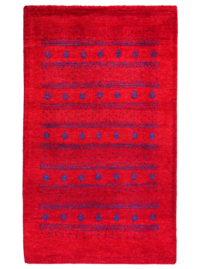 Handgeknüpfter Indo Loribaft Orientteppich von Khademi aus Wolle, rot. Geometrisches Nomaden-Design. Von Hand geknüpft in Indien. Größe: 94x63cm. Teppichnummer: KB4-1732. Verkauf durch Jupiter Intl.
