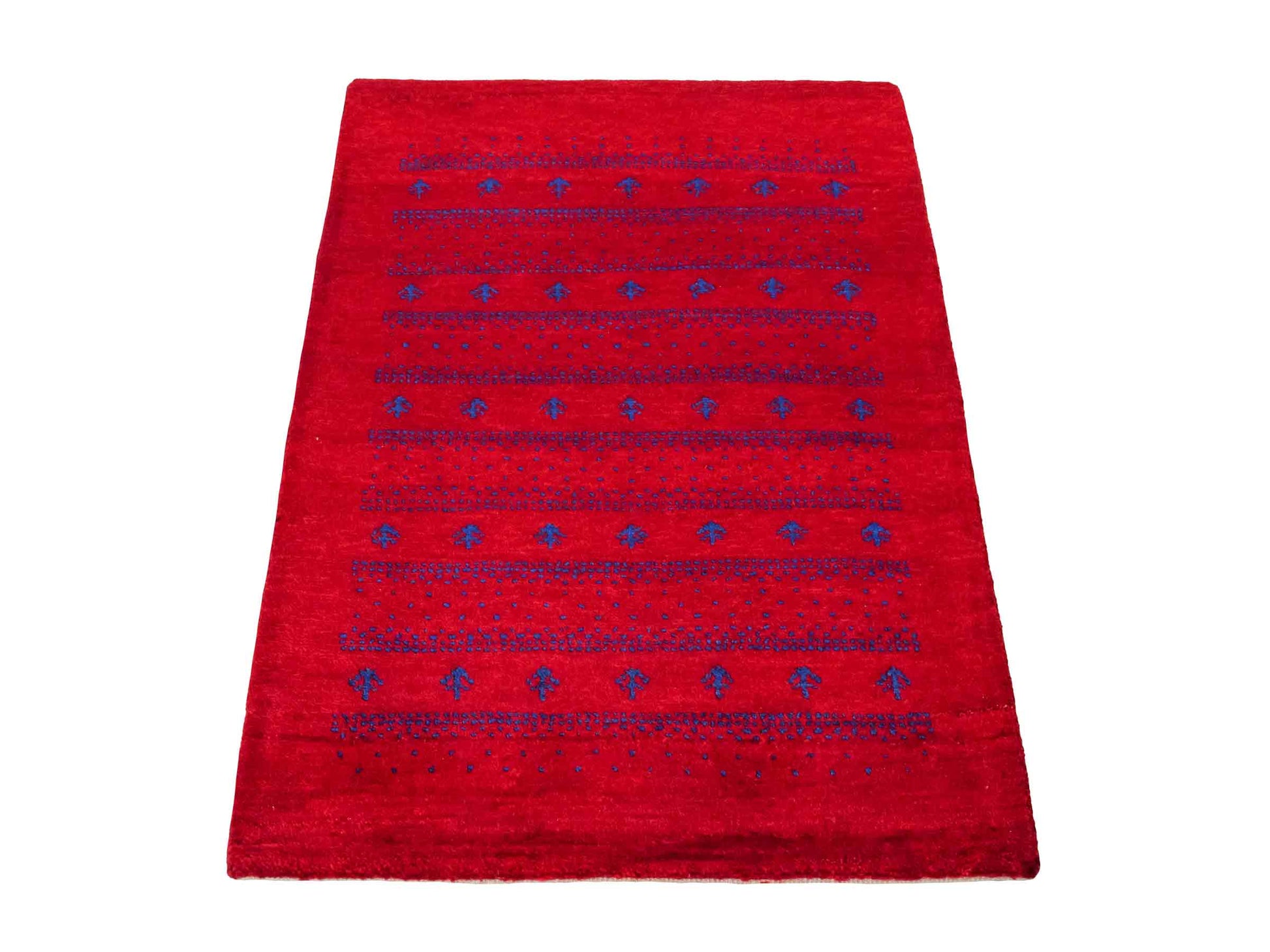 Handgeknüpfter Indo Loribaft Orientteppich von Khademi aus Wolle, rot. Geometrisches Nomaden-Design. Von Hand geknüpft in Indien. Größe: 94x63cm. Teppichnummer: KB4-1732. Verkauf durch Jupiter Intl.