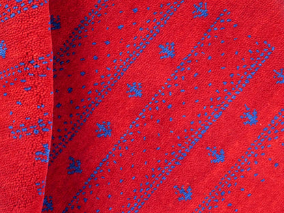 Handgeknüpfter Indo Loribaft Orientteppich von Khademi aus Wolle, rot. Geometrisches Nomaden-Design. Von Hand geknüpft in Indien. Größe: 94x63cm. Teppichnummer: KB4-1732. Verkauf durch Jupiter Intl.