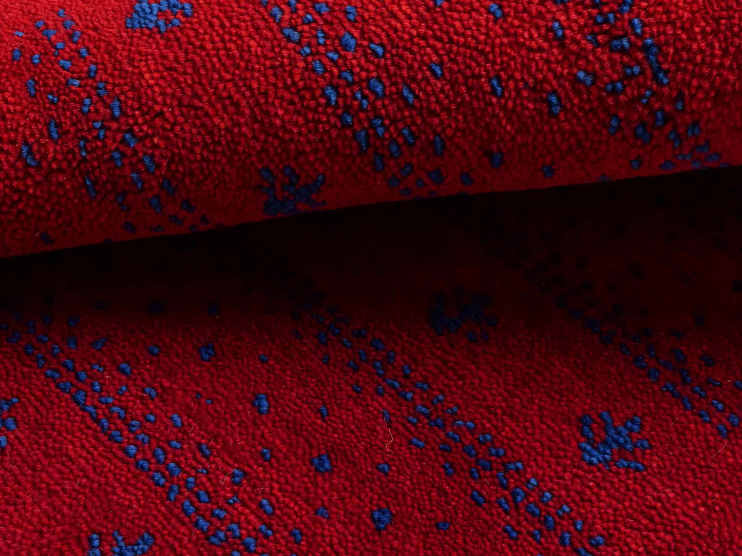 Handgeknüpfter Indo Loribaft Orientteppich von Khademi aus Wolle, rot. Geometrisches Nomaden-Design. Von Hand geknüpft in Indien. Größe: 94x63cm. Teppichnummer: KB4-1732. Verkauf durch Jupiter Intl.