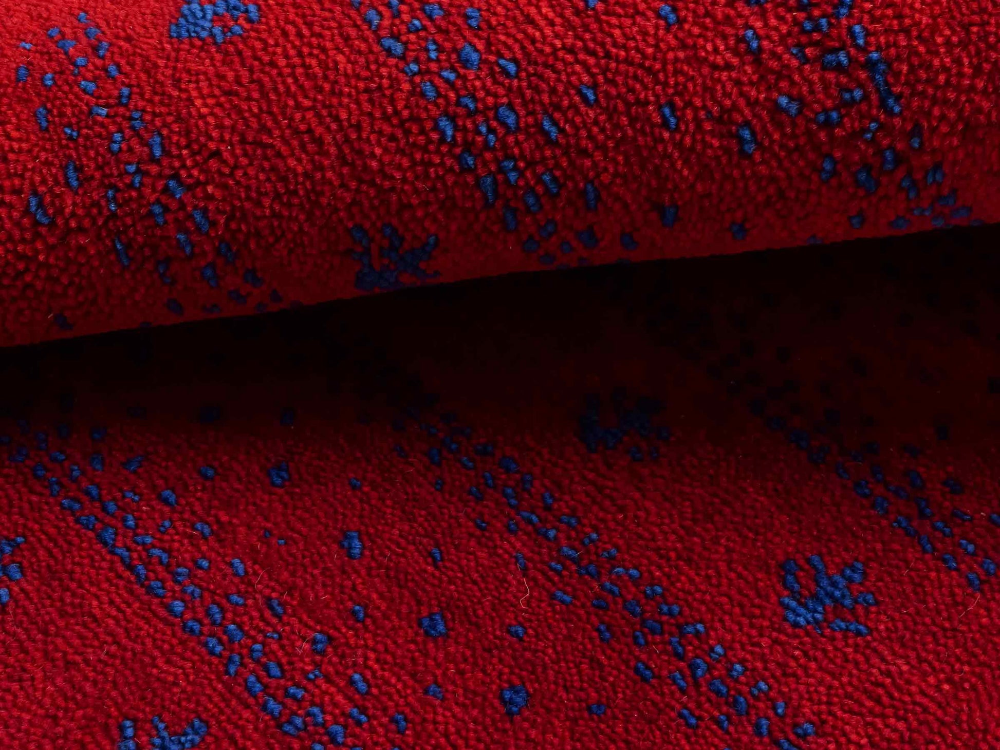 Handgeknüpfter Indo Loribaft Orientteppich von Khademi aus Wolle, rot. Geometrisches Nomaden-Design. Von Hand geknüpft in Indien. Größe: 94x63cm. Teppichnummer: KB4-1732. Verkauf durch Jupiter Intl.