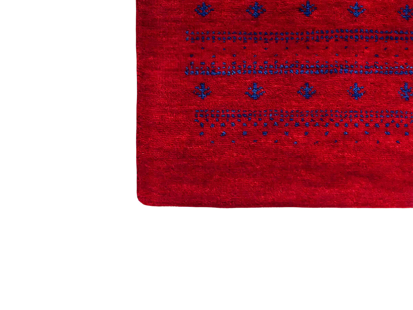 Handgeknüpfter Indo Loribaft Orientteppich von Khademi aus Wolle, rot. Geometrisches Nomaden-Design. Von Hand geknüpft in Indien. Größe: 94x64cm. Teppichnummer: KB4-1718. Verkauf durch Jupiter Intl.