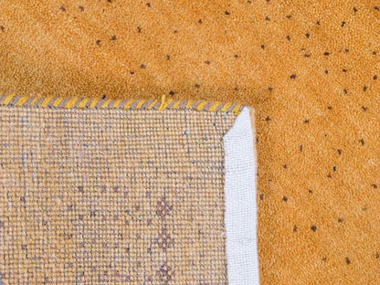 Handgeknüpfter Indo Loribaft Orientteppich von Khademi aus Wolle, gold. Geometrisches Nomaden-Design. Von Hand geknüpft in Indien. Größe: 95x60cm. Teppichnummer: KB4-1761. Verkauf durch Jupiter Intl.