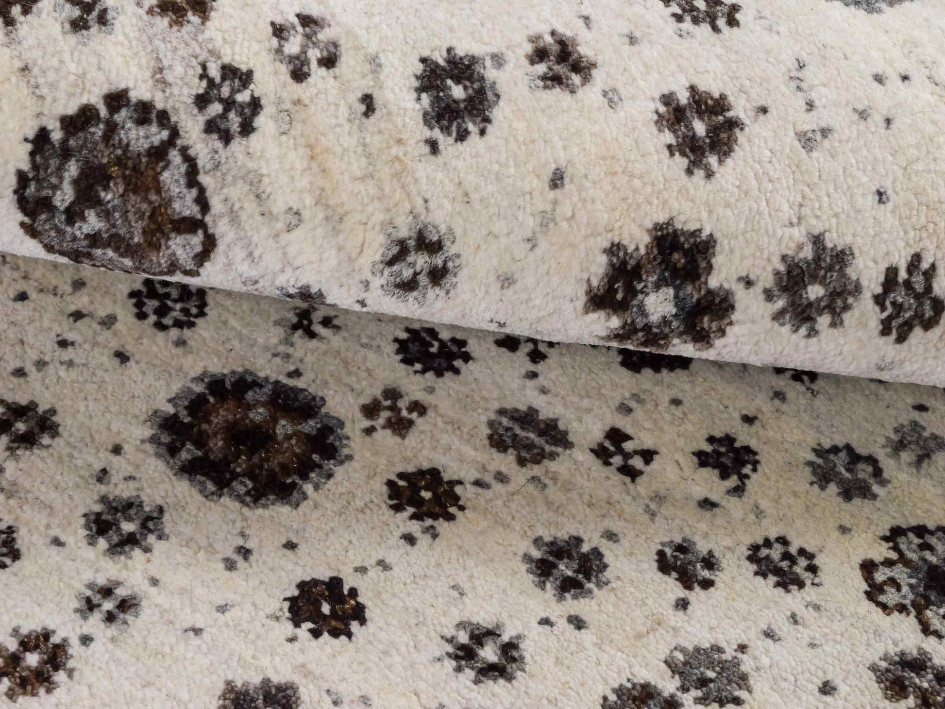 Handgeknüpfter Indo Loribaft Orientteppich von Khademi aus Wolle, cremeweiß. Florales Nomaden-Design. Von Hand geknüpft in Indien. Größe: 95x62cm. Teppichnummer: KB4-1727. Verkauf durch Jupiter Intl.