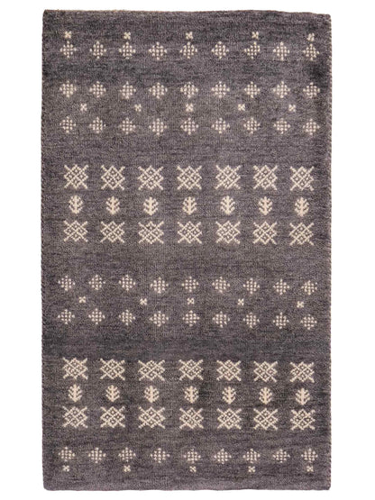 Handgeknüpfter Indo Loribaft Orientteppich von Khademi aus Wolle, grau. Geometrisches Nomaden-Design. Von Hand geknüpft in Indien. Größe: 95x64cm. Teppichnummer: KB4-1714. Verkauf durch Jupiter Intl.