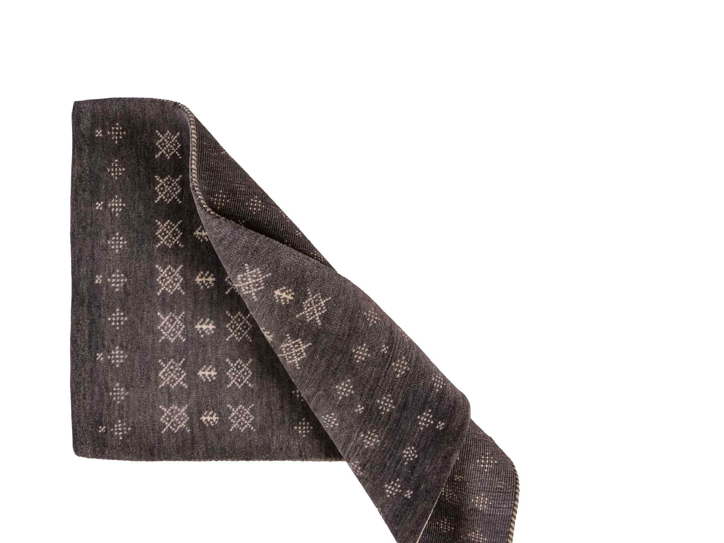 Handgeknüpfter Indo Loribaft Orientteppich von Khademi aus Wolle, grau. Geometrisches Nomaden-Design. Von Hand geknüpft in Indien. Größe: 96x61cm. Teppichnummer: KB4-1754. Verkauf durch Jupiter Intl.