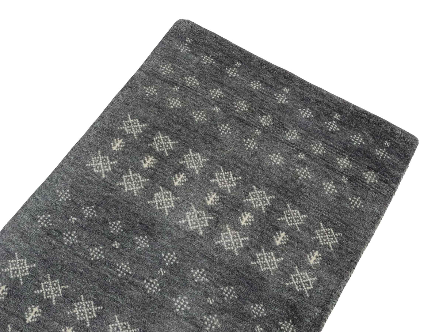 Handgeknüpfter Indo Loribaft Orientteppich von Khademi aus Wolle, grau. Geometrisches Nomaden-Design. Von Hand geknüpft in Indien. Größe: 96x61cm. Teppichnummer: KB4-1754. Verkauf durch Jupiter Intl.