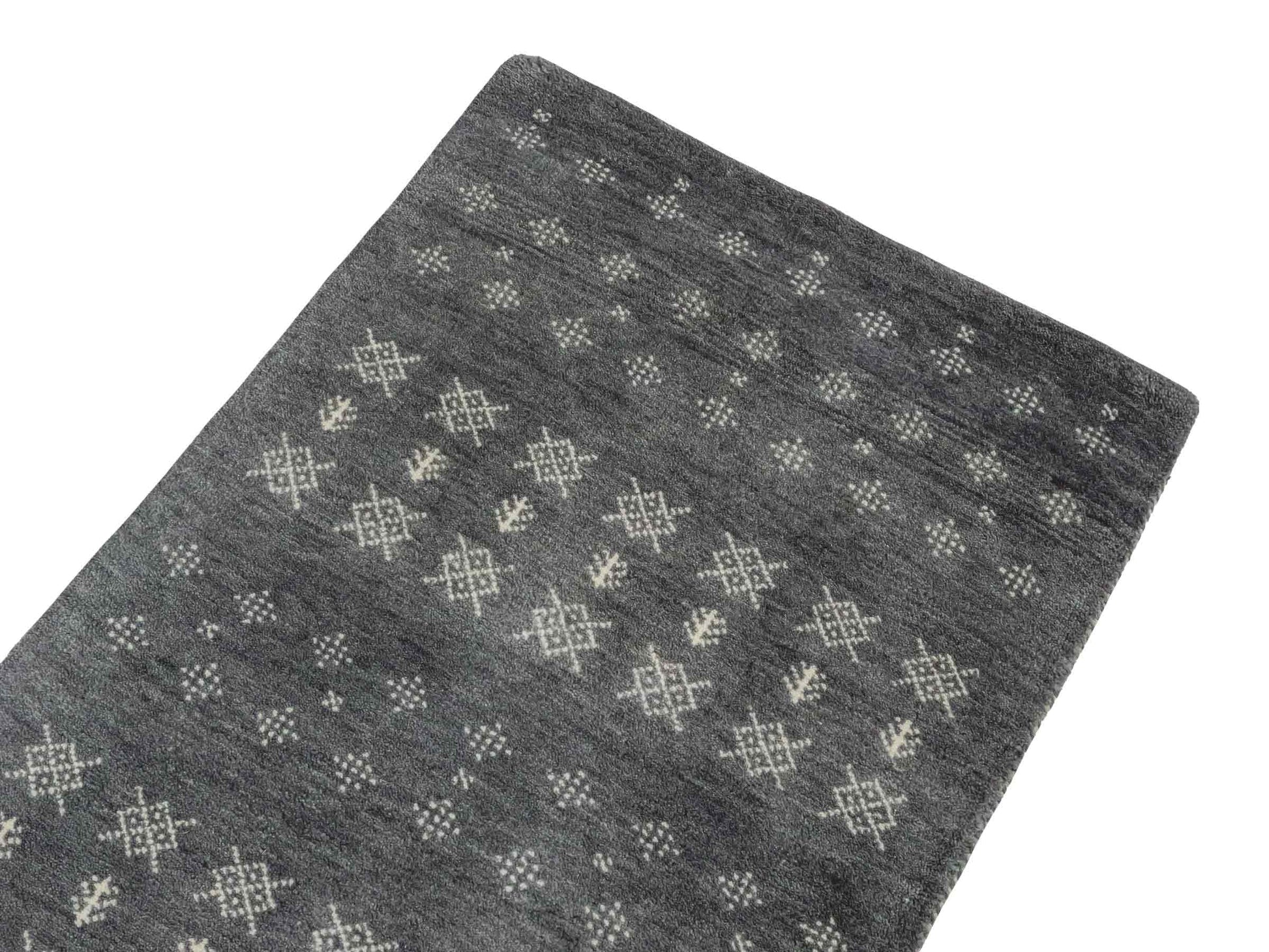 Handgeknüpfter Indo Loribaft Orientteppich von Khademi aus Wolle, grau. Geometrisches Nomaden-Design. Von Hand geknüpft in Indien. Größe: 96x61cm. Teppichnummer: KB4-1754. Verkauf durch Jupiter Intl.