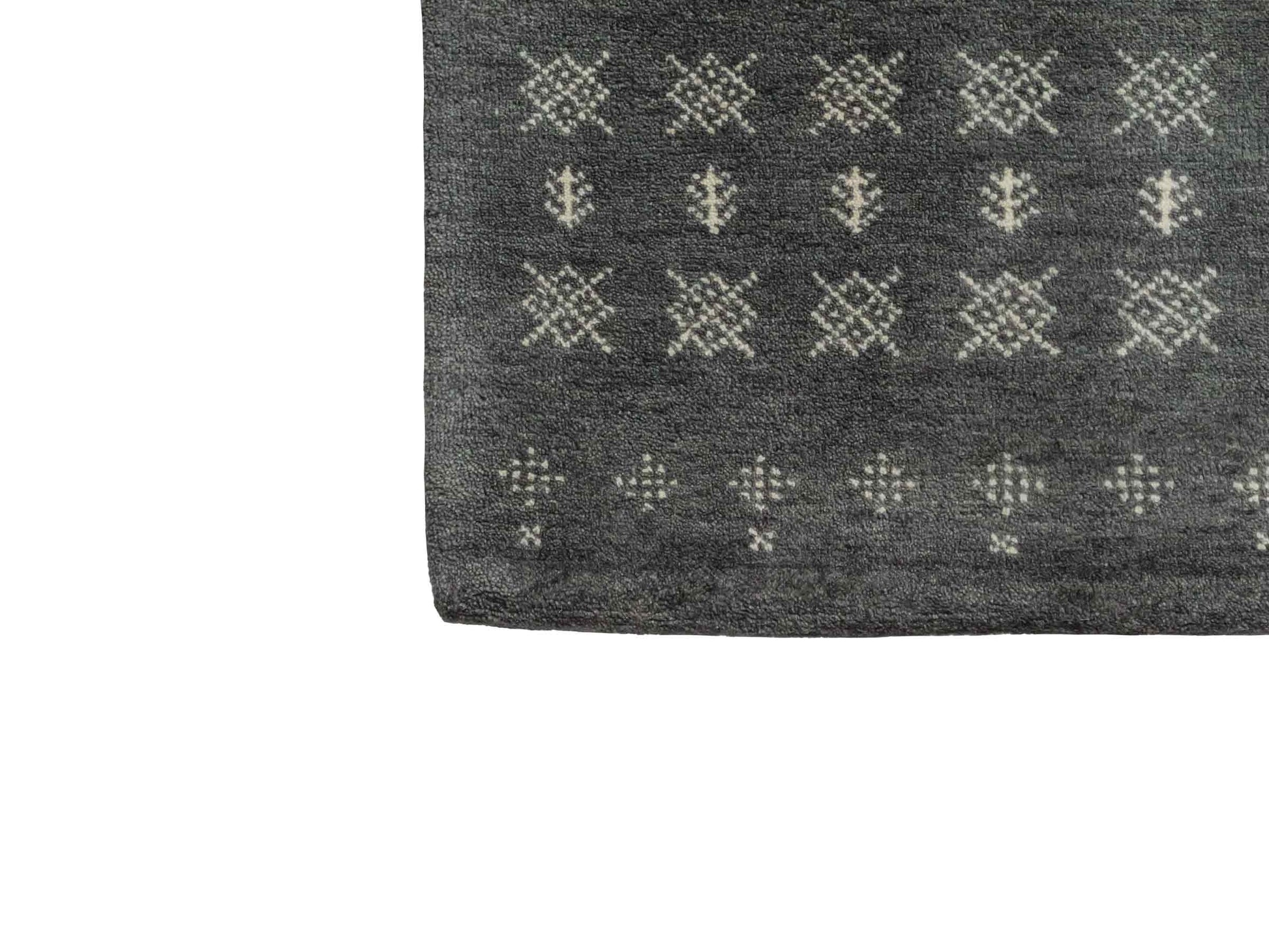Handgeknüpfter Indo Loribaft Orientteppich von Khademi aus Wolle, grau. Geometrisches Nomaden-Design. Von Hand geknüpft in Indien. Größe: 96x61cm. Teppichnummer: KB4-1754. Verkauf durch Jupiter Intl.