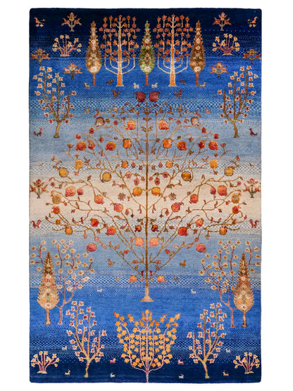 Handgeknüpfter Indo Loribaft Orientteppich von Khademi aus Wolle mit Bambusseide, blau, mehrfarbig. Nomaden-Design mit Lebensbaum. Von Hand geknüpft in Indien. Größe: 206x137cm. Teppichnummer: KB4-1705. Verkauf durch Jupiter Intl.