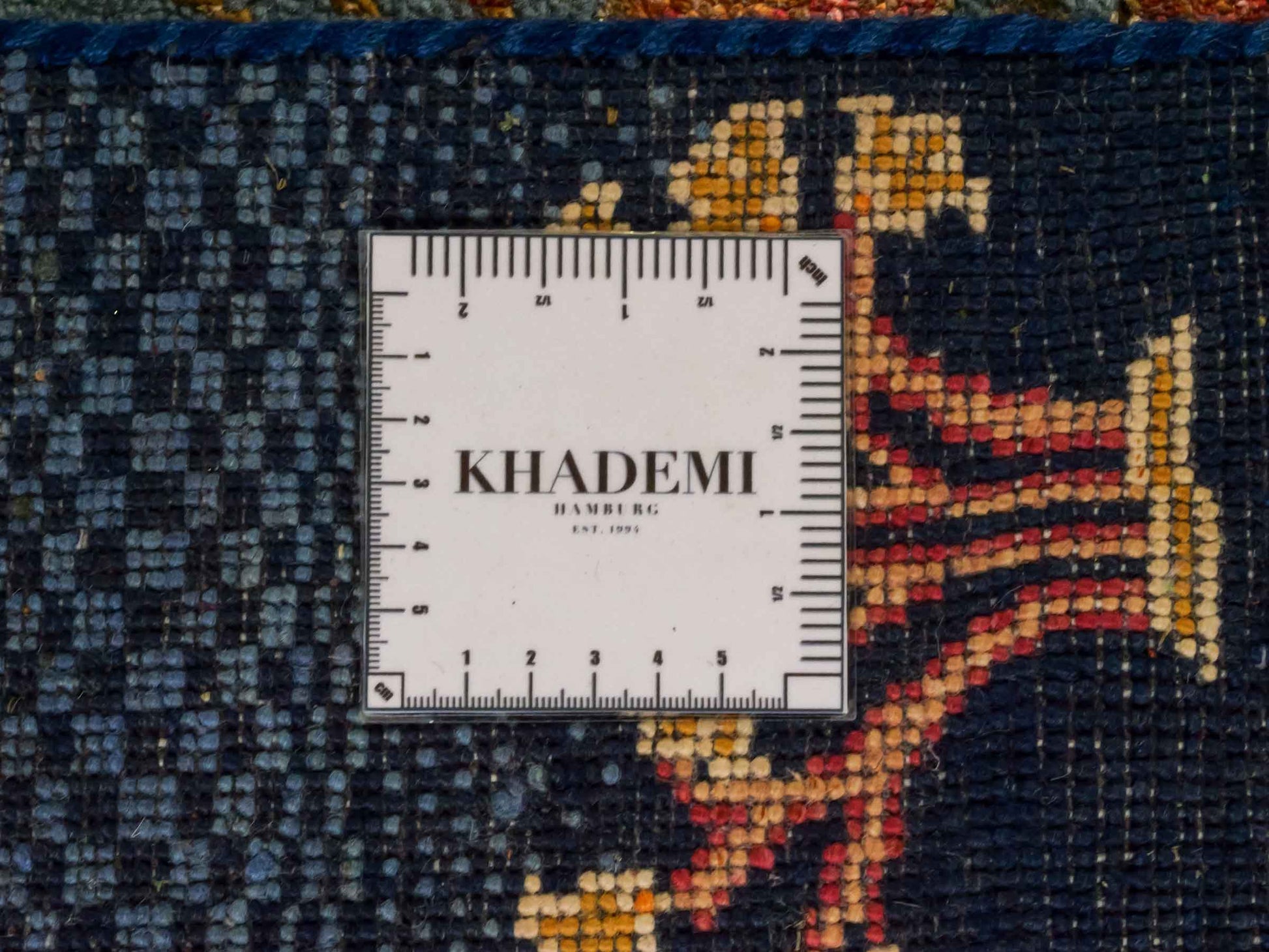 Handgeknüpfter Indo Loribaft Orientteppich von Khademi aus Wolle mit Bambusseide, blau, mehrfarbig. Nomaden-Design mit Lebensbaum. Von Hand geknüpft in Indien. Größe: 206x137cm. Teppichnummer: KB4-1705. Verkauf durch Jupiter Intl.