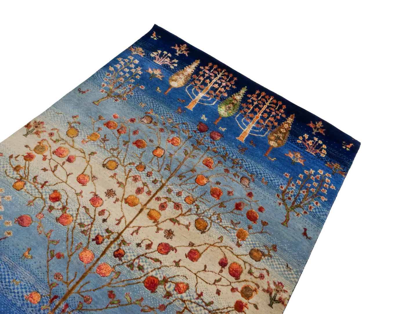 Handgeknüpfter Indo Loribaft Orientteppich von Khademi aus Wolle mit Bambusseide, blau, mehrfarbig. Nomaden-Design mit Lebensbaum. Von Hand geknüpft in Indien. Größe: 206x137cm. Teppichnummer: KB4-1705. Verkauf durch Jupiter Intl.