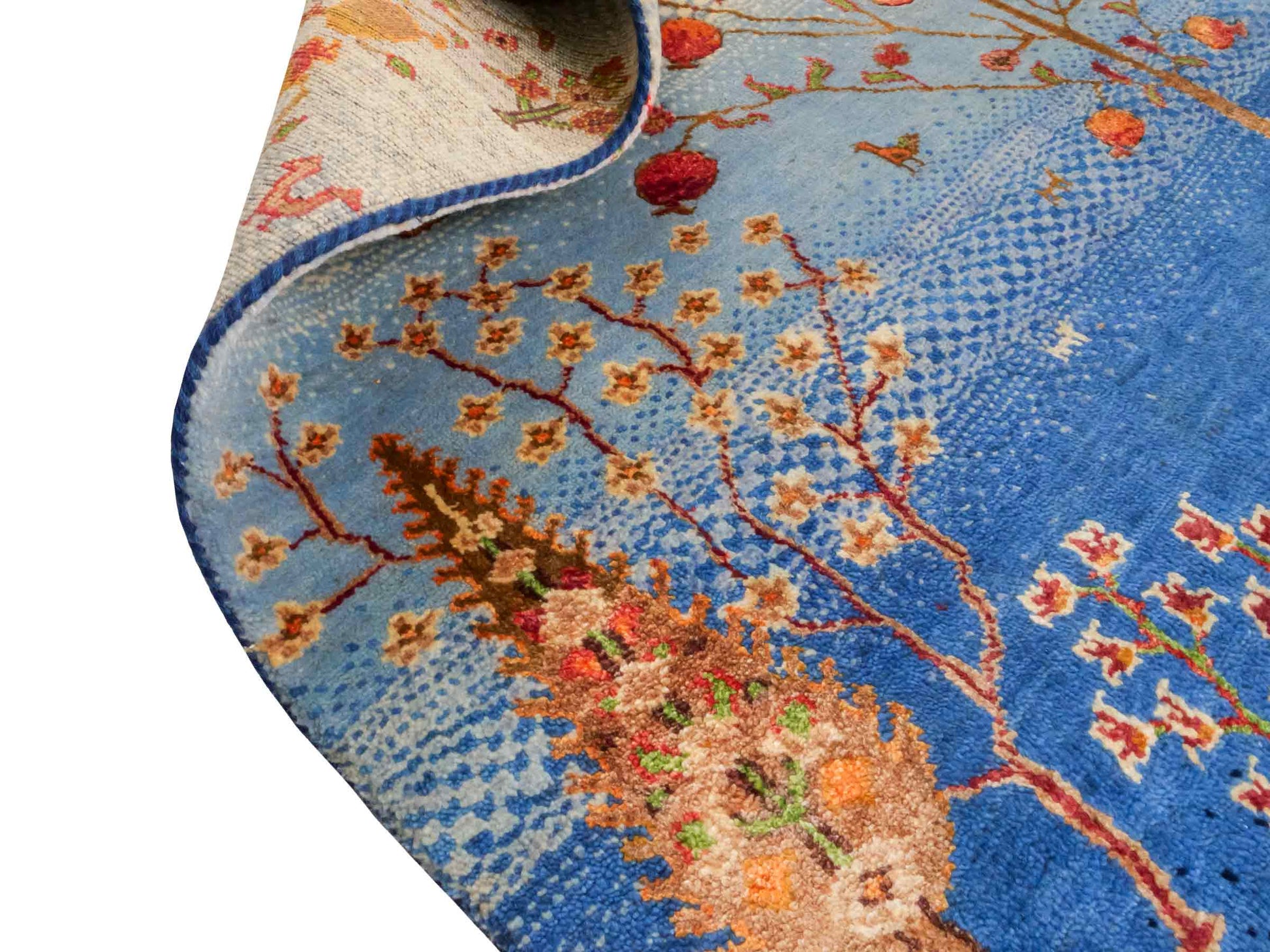 Handgeknüpfter Indo Loribaft Orientteppich von Khademi aus Wolle mit Bambusseide, blau, mehrfarbig. Nomaden-Design mit Lebensbaum. Von Hand geknüpft in Indien. Größe: 206x137cm. Teppichnummer: KB4-1705. Verkauf durch Jupiter Intl.