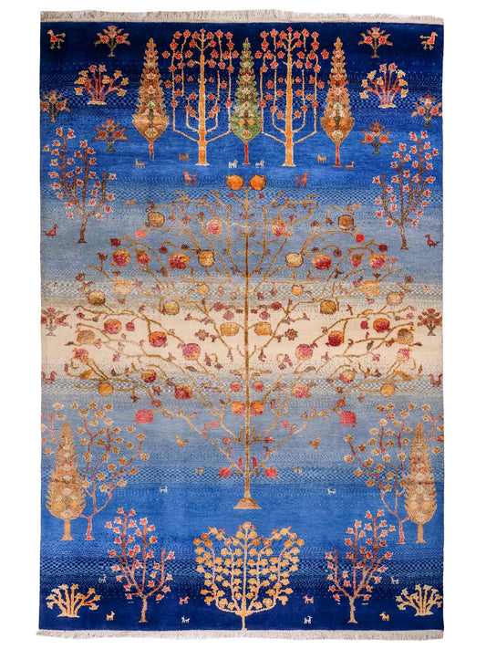 Handgeknüpfter Indo Loribaft Orientteppich von Khademi aus Wolle mit Bambusseide, blau, mehrfarbig. Nomaden-Design mit Lebensbaum. Von Hand geknüpft in Indien. Größe: 237x168cm. Teppichnummer: KB4-1706. Verkauf durch Jupiter Intl.