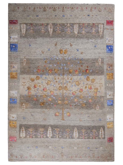 Handgeknüpfter Indo Loribaft Orientteppich von Khademi aus Wolle mit Bambusseide, grau, mehrfarbig. Geometrisches Nomaden-Design mit Lebensbaum. Von Hand geknüpft in Indien. Größe: 237x174cm. Teppichnummer: KB4-1709. Verkauf durch Jupiter Intl.