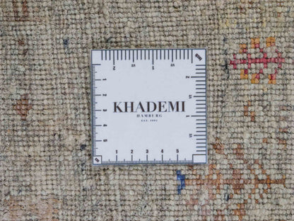 Handgeknüpfter Indo Loribaft Orientteppich von Khademi aus Wolle mit Bambusseide, grau, mehrfarbig. Geometrisches Nomaden-Design mit Lebensbaum. Von Hand geknüpft in Indien. Größe: 237x174cm. Teppichnummer: KB4-1709. Verkauf durch Jupiter Intl.