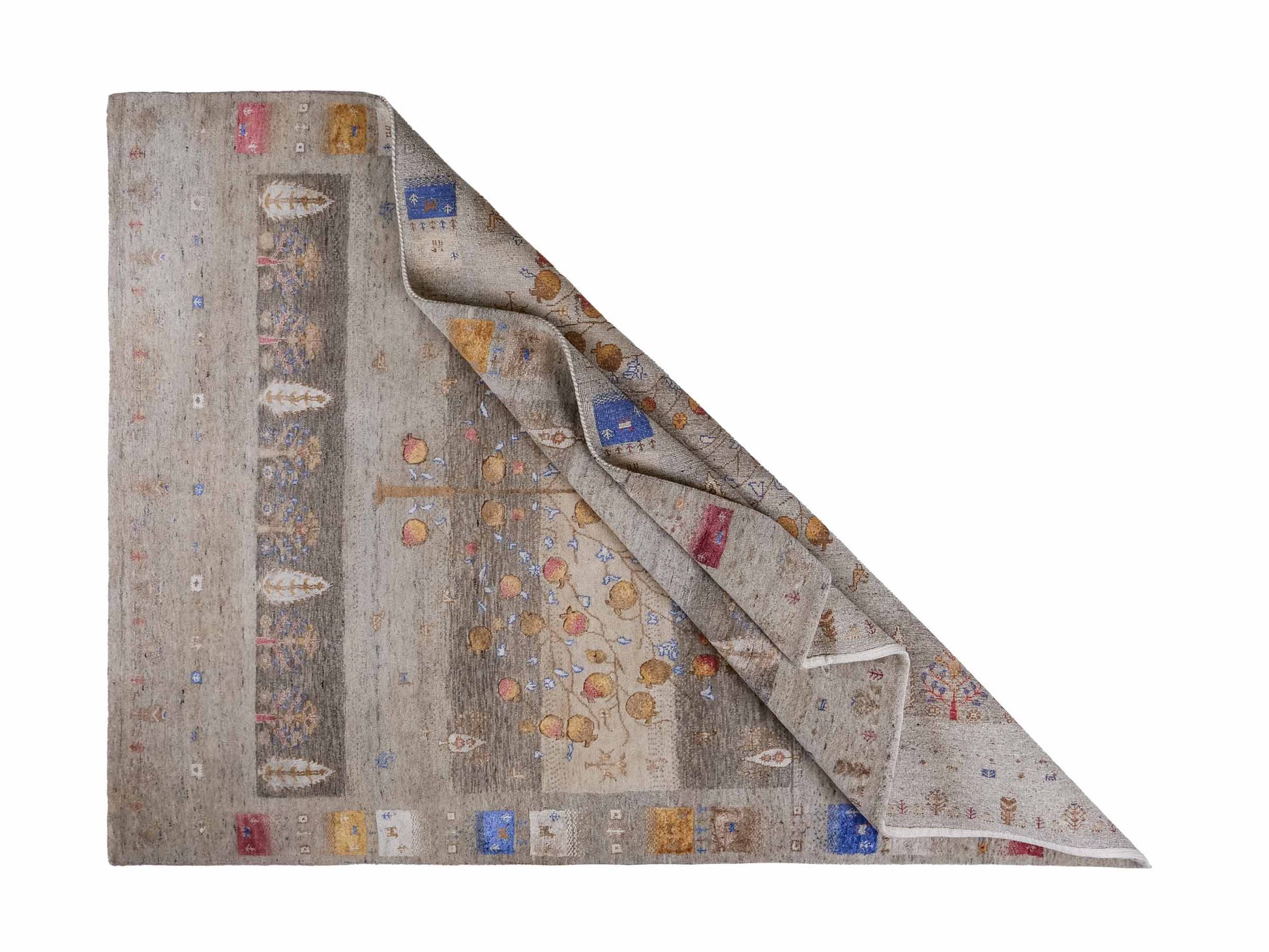 Handgeknüpfter Indo Loribaft Orientteppich von Khademi aus Wolle mit Bambusseide, grau, mehrfarbig. Geometrisches Nomaden-Design mit Lebensbaum. Von Hand geknüpft in Indien. Größe: 237x174cm. Teppichnummer: KB4-1709. Verkauf durch Jupiter Intl.