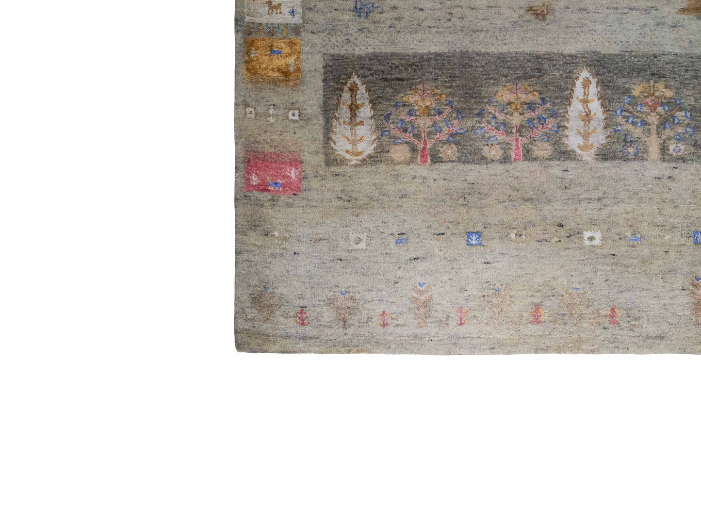 Handgeknüpfter Indo Loribaft Orientteppich von Khademi aus Wolle mit Bambusseide, grau, mehrfarbig. Geometrisches Nomaden-Design mit Lebensbaum. Von Hand geknüpft in Indien. Größe: 237x174cm. Teppichnummer: KB4-1709. Verkauf durch Jupiter Intl.