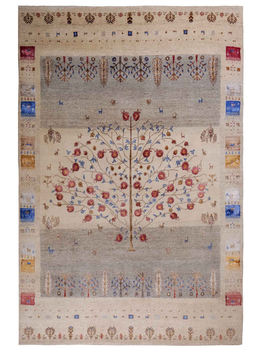 Handgeknüpfter Indo Loribaft Orientteppich von Khademi aus Wolle mit Bambusseide, cremeweiß, beige, mehrfarbig. Nomaden-Design mit Lebensbaum. Von Hand geknüpft in Indien. Größe: 240x170cm. Teppichnummer: KB4-1710. Verkauf durch Jupiter Intl.