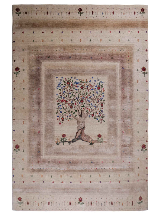 Handgeknüpfter Indo Loribaft Orientteppich von Khademi aus Wolle mit Bambusseide, cremeweiß, beige. Geometrisches Nomaden-Design mit Lebensbaum. Von Hand geknüpft in Indien. Größe: 240x173cm. Teppichnummer: KB4-1712. Verkauf durch Jupiter Intl.