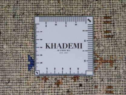 Handgeknüpfter Indo Loribaft Orientteppich von Khademi aus Wolle mit Bambusseide, grau, mehrfarbig. Geometrisches Nomaden-Design mit Lebensbaum. Von Hand geknüpft in Indien. Größe: 304x202cm. Teppichnummer: KB4-1703. Verkauf durch Jupiter Intl.