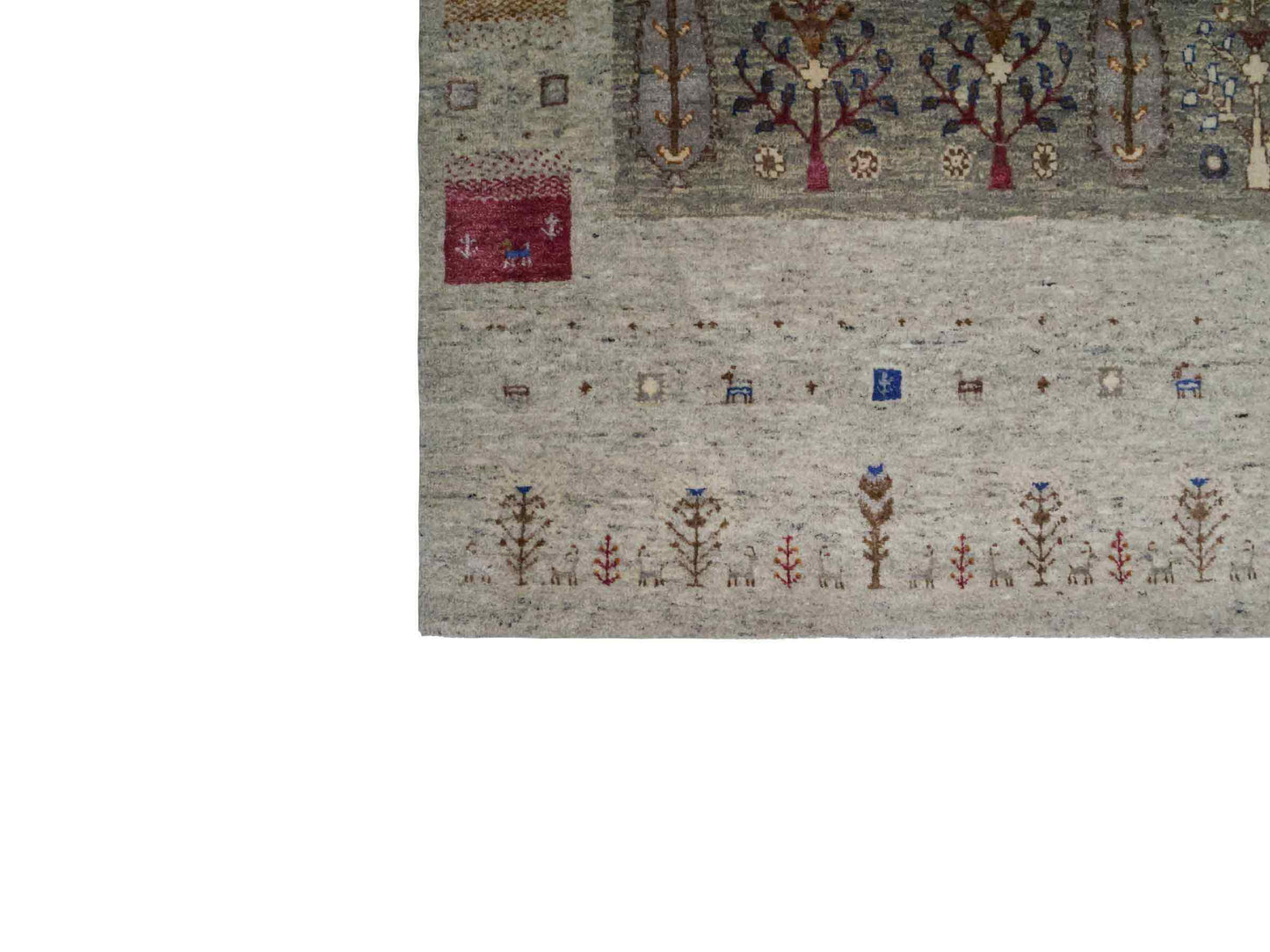 Handgeknüpfter Indo Loribaft Orientteppich von Khademi aus Wolle mit Bambusseide, grau, mehrfarbig. Geometrisches Nomaden-Design mit Lebensbaum. Von Hand geknüpft in Indien. Größe: 304x202cm. Teppichnummer: KB4-1703. Verkauf durch Jupiter Intl.