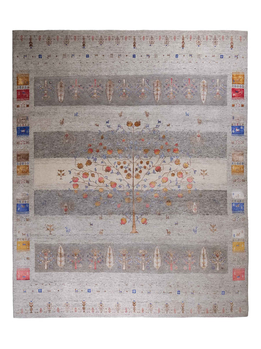 Handgeknüpfter Indo Loribaft Orientteppich von Khademi aus Wolle mit Bambusseide, grau, mehrfarbig. Geometrisches Nomaden-Design mit Lebensbaum. Von Hand geknüpft in Indien. Größe: 308x247cm. Teppichnummer: KB4-1711. Verkauf durch Jupiter Intl.