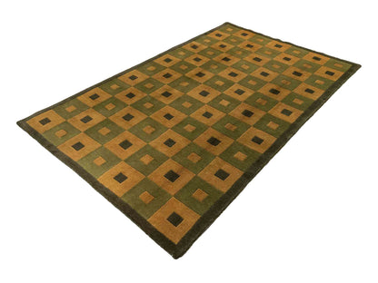 Handgeknüpfter Indo Nepal Orientteppich aus Wolle von Khademi. Größe: 245 x 155 cm. Farbe: Grün, beige. Verkauf durch JUPITER Intl.
