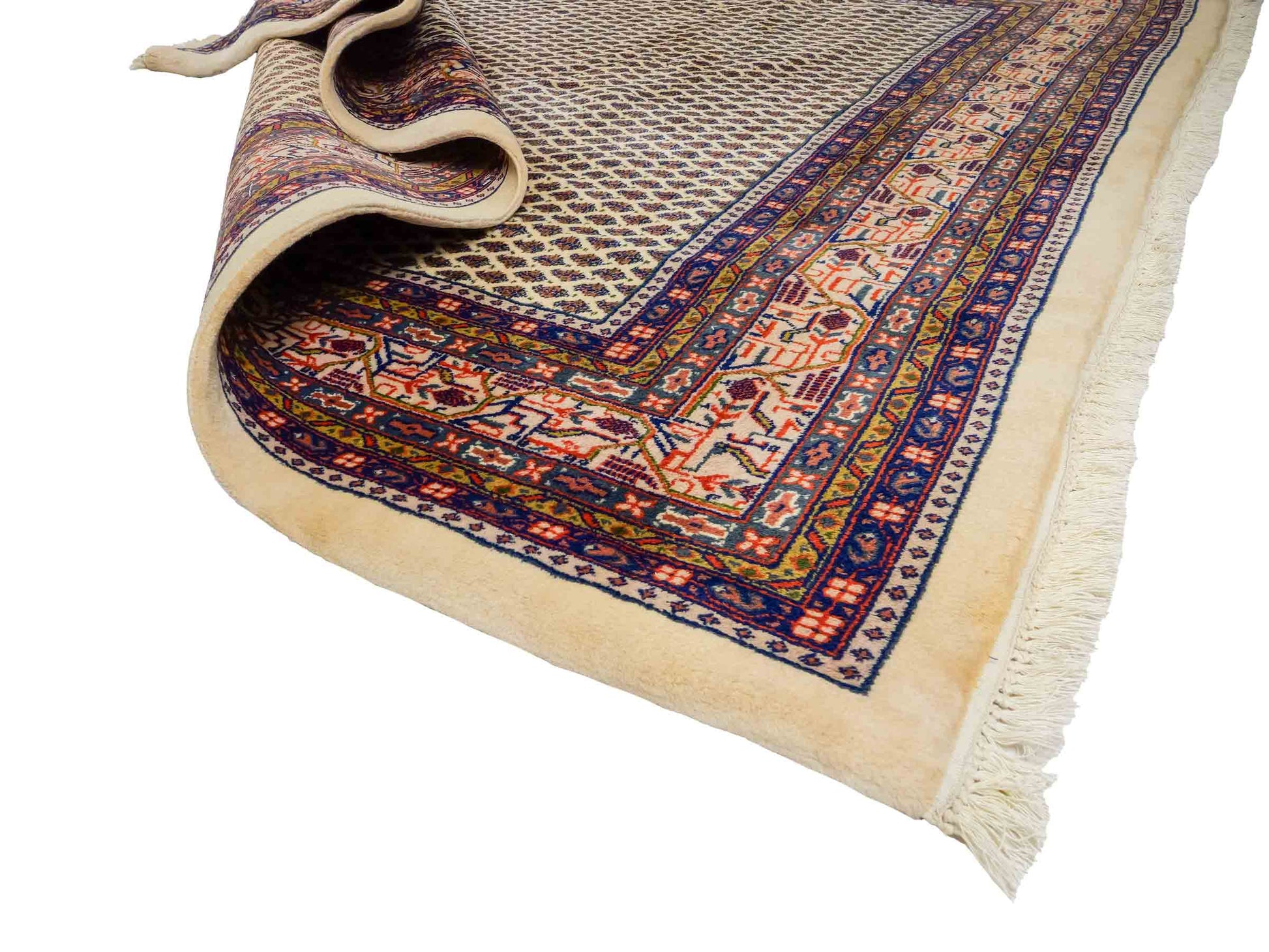 Feiner, handgeknüpfter indischer Sarough Mir Wollteppich von Khademi. Größe: 252 x 204 cm. Farbe: Cremeweiß. Verkauf durch JUPITER Intl.