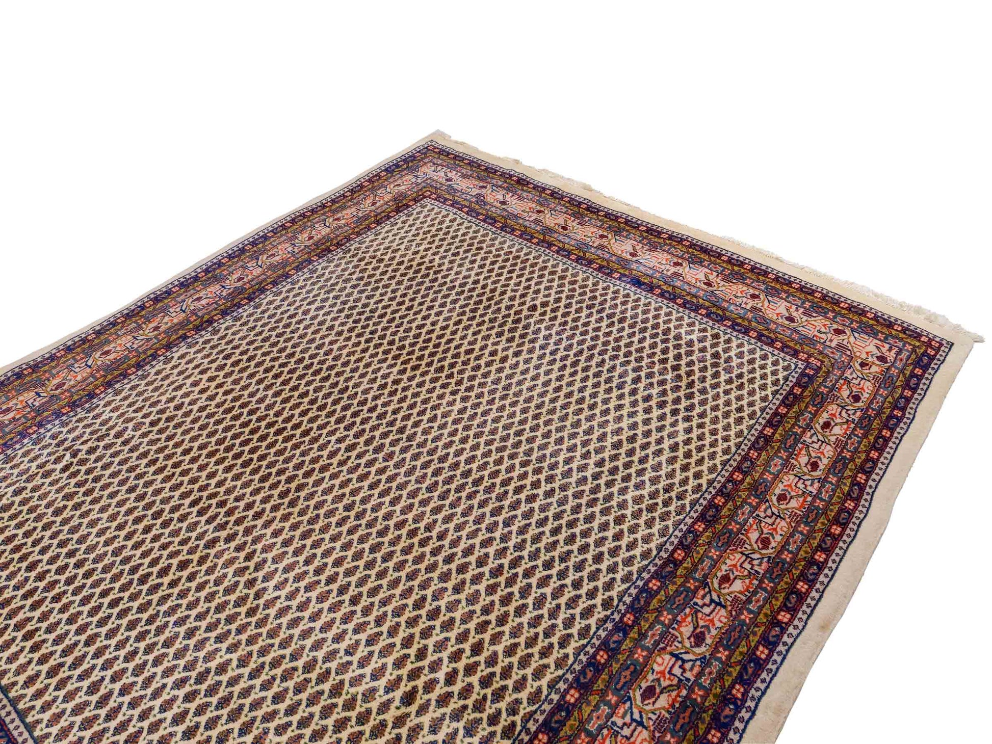 Feiner, handgeknüpfter indischer Sarough Mir Wollteppich von Khademi. Größe: 252 x 204 cm. Farbe: Cremeweiß. Verkauf durch JUPITER Intl.
