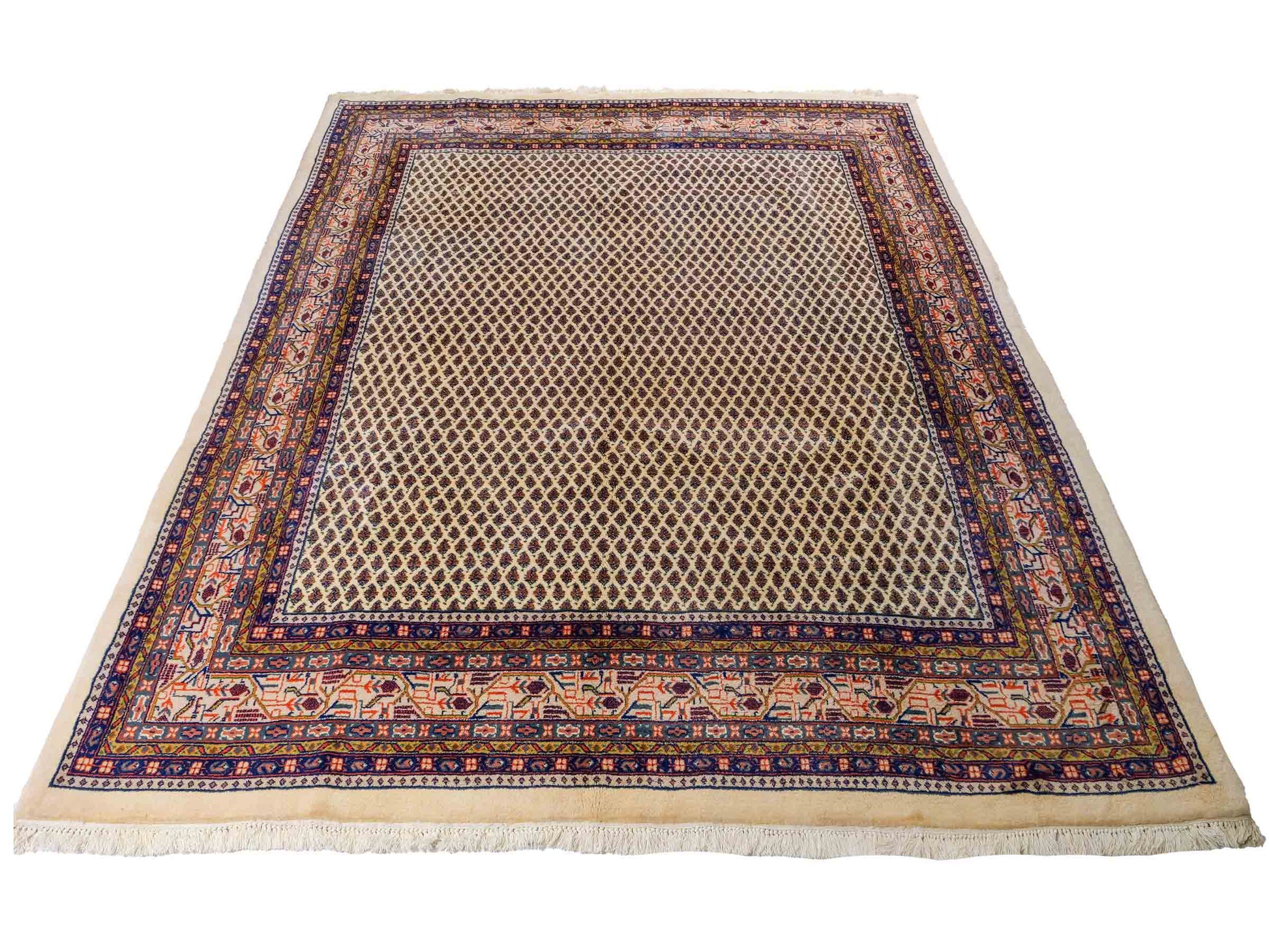 Feiner, handgeknüpfter indischer Sarough Mir Wollteppich von Khademi. Größe: 252 x 204 cm. Farbe: Cremeweiß. Verkauf durch JUPITER Intl.
