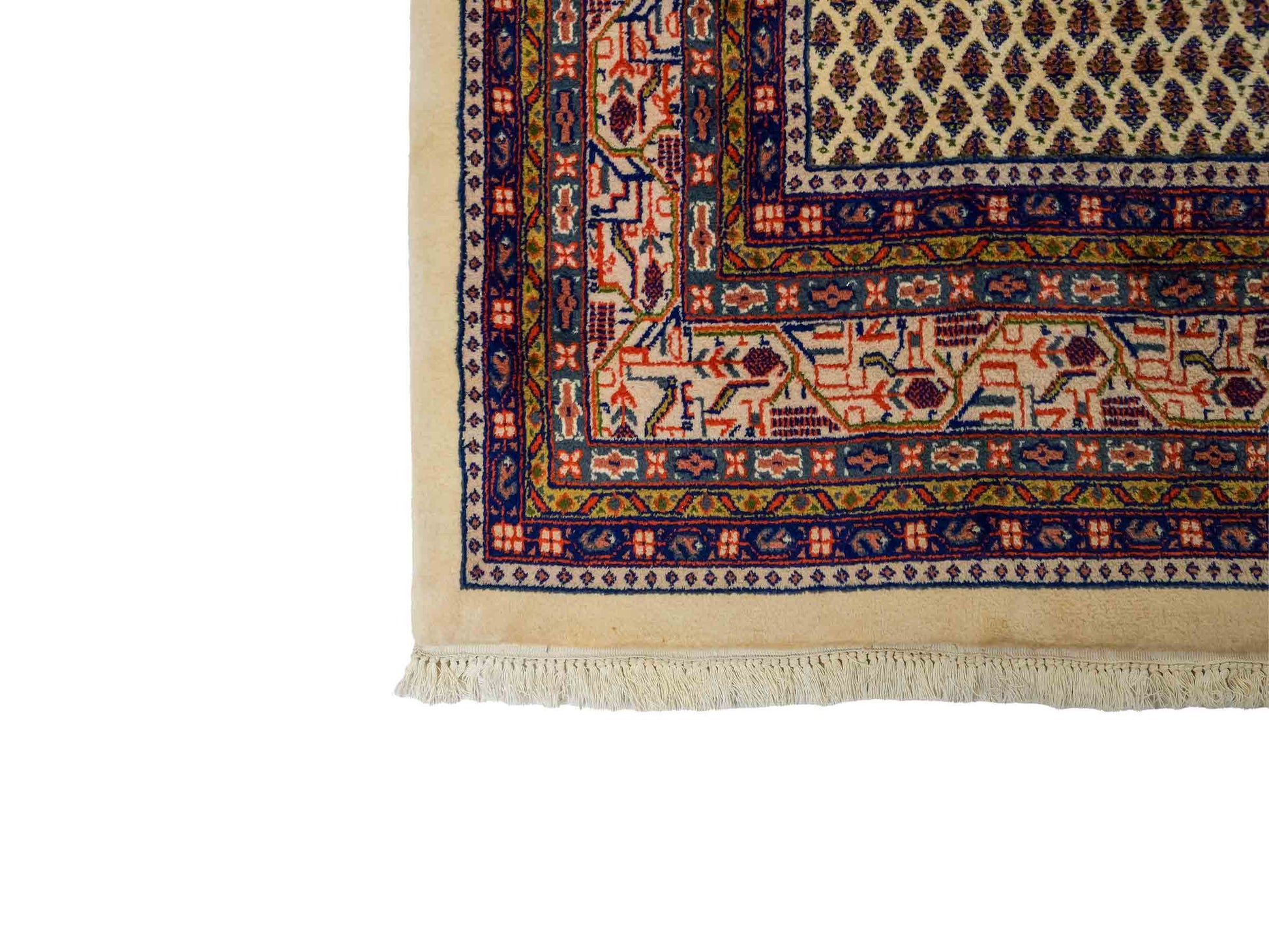 Feiner, handgeknüpfter indischer Sarough Mir Wollteppich von Khademi. Größe: 252 x 204 cm. Farbe: Cremeweiß. Verkauf durch JUPITER Intl.